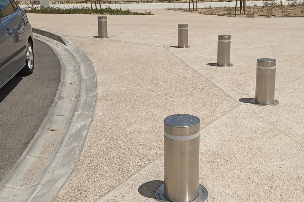 retractable commercial bollards